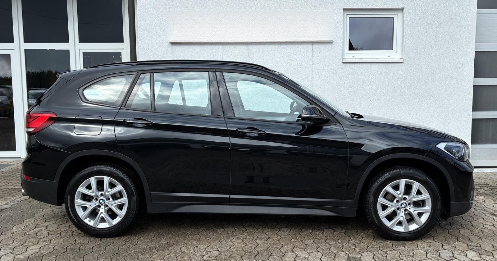 BMW X1 sDrive 18 d Advantage LED NAVI PDC SHZ AHK foto 8