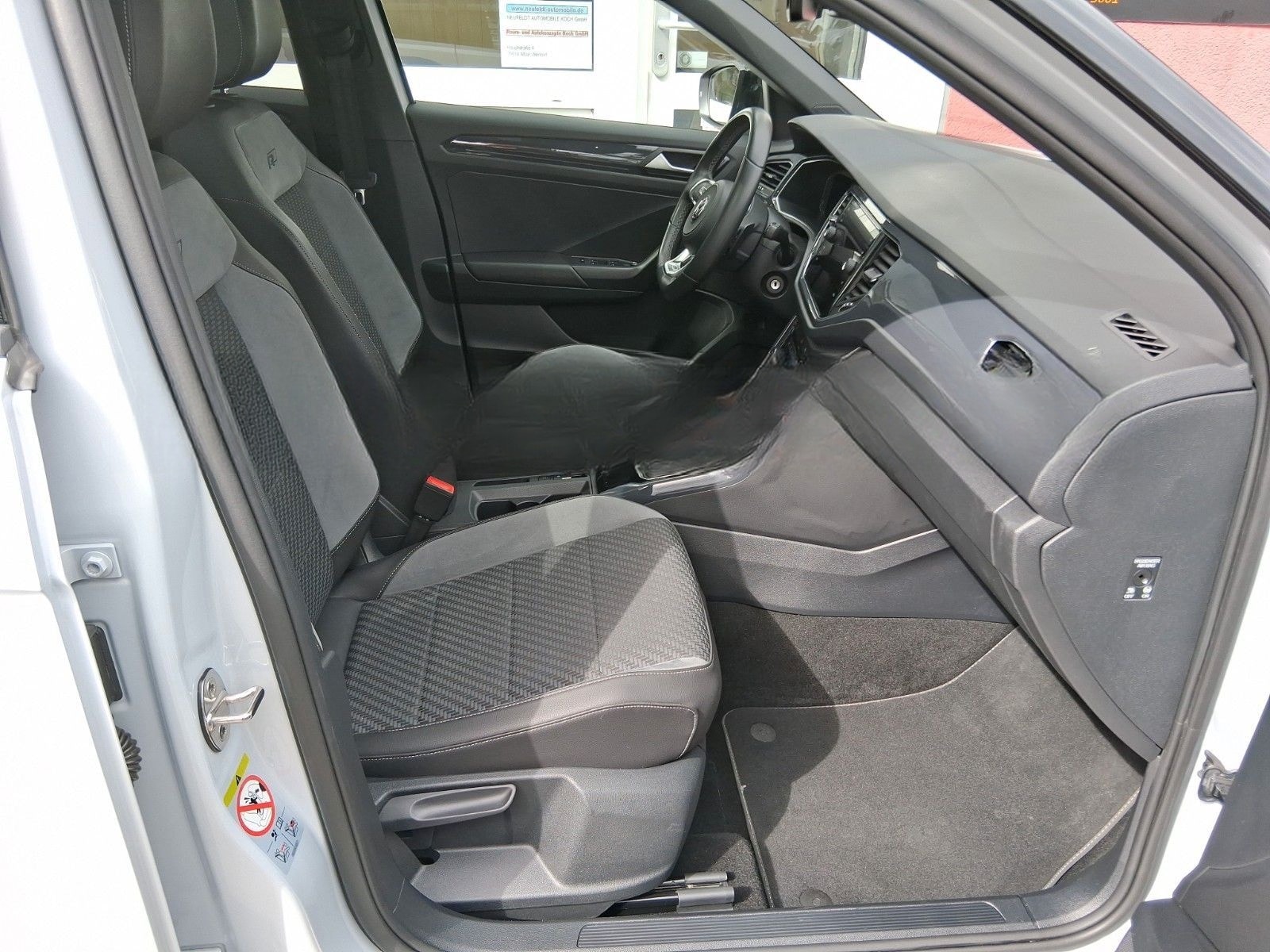 Volkswagen T-Roc Sport R-Line, Pano, 19Zoll, 1.Hand foto 20