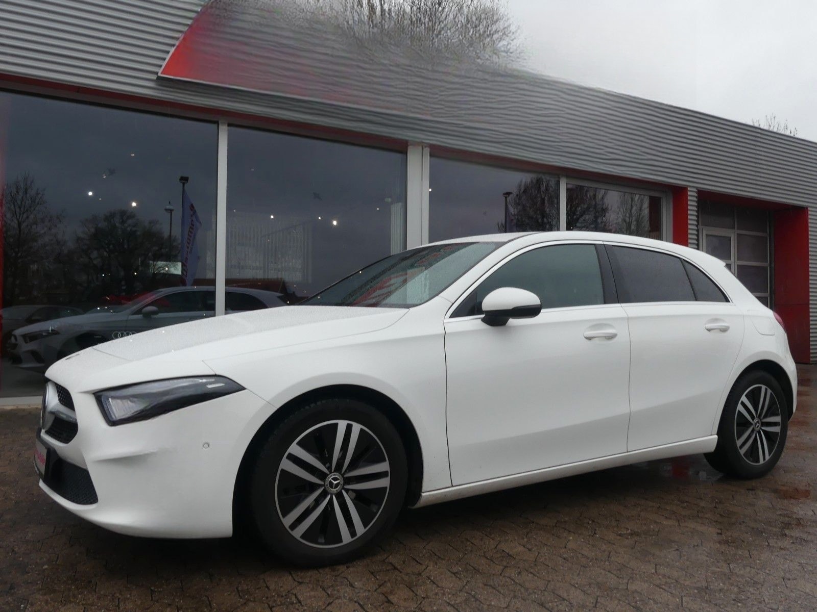 Mercedes-Benz A 180d Automatik Kamera*Navi*SHZ*LED*ab 249€ foto 1