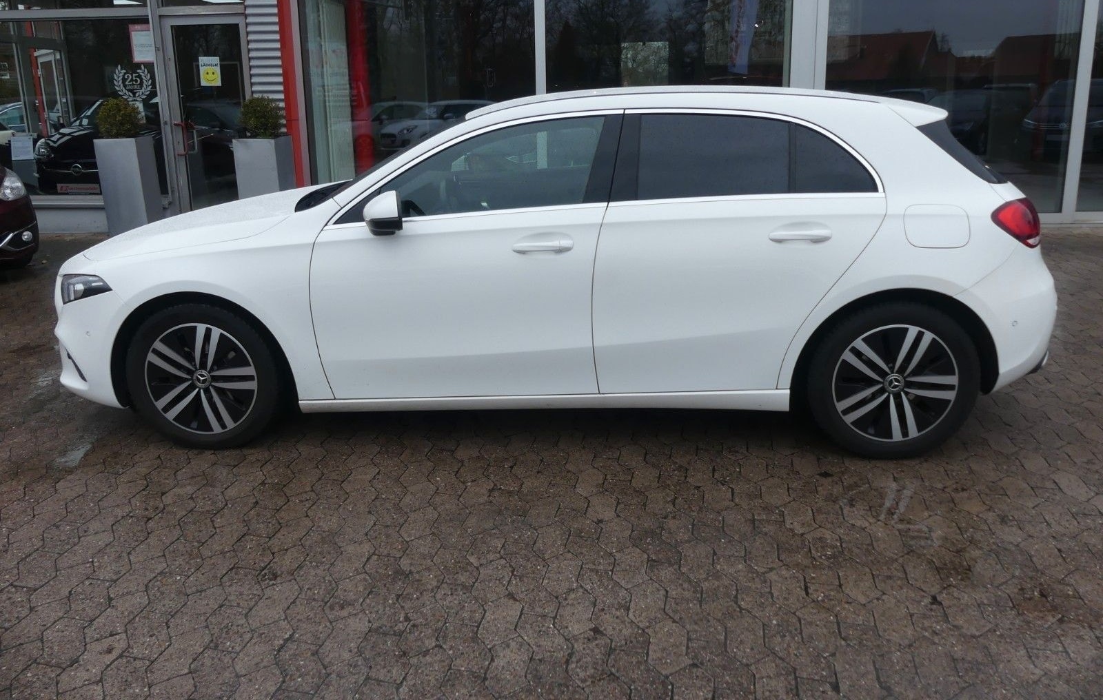 Mercedes-Benz A 180d Automatik Kamera*Navi*SHZ*LED*ab 249€ foto 2