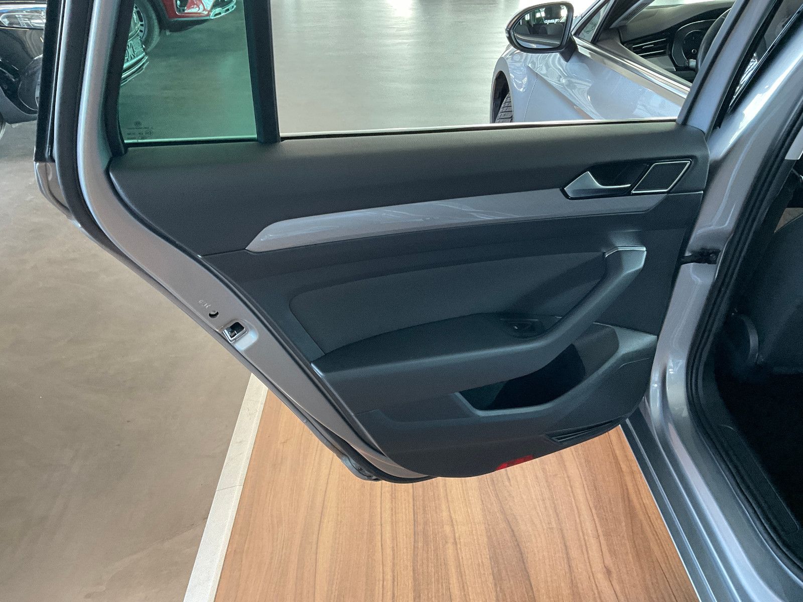 Volkswagen Passat Variant 2.0 TDI Business AHK/KAMERA/SPUR foto 12