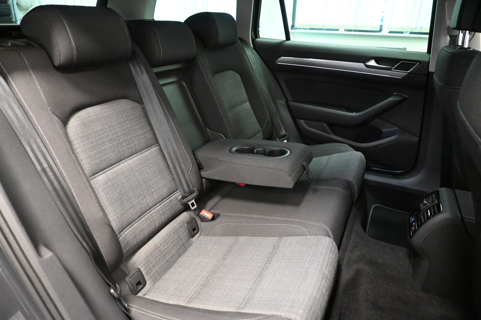 Volkswagen Passat Business *LED *AHK *ACC *RFK *MASSAGE foto 15