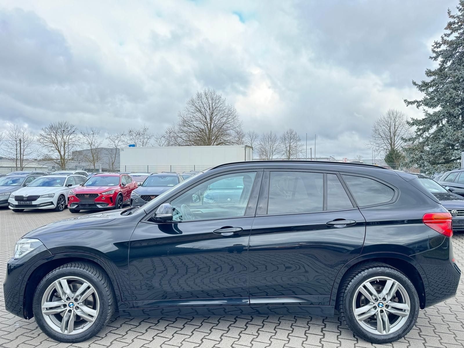 BMW X1  xDrive 20d M-SportPaket Leder Navi AHK PDC foto 2