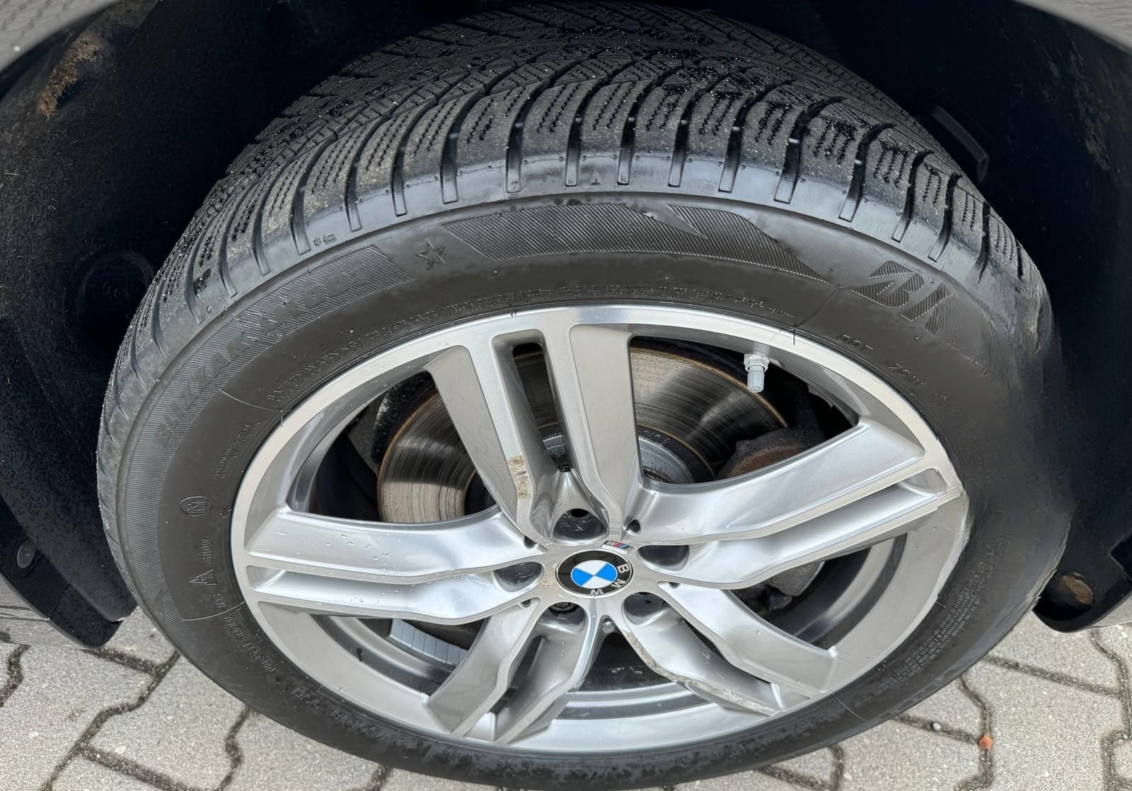 BMW X1  xDrive 20d M-SportPaket Leder Navi AHK PDC foto 16