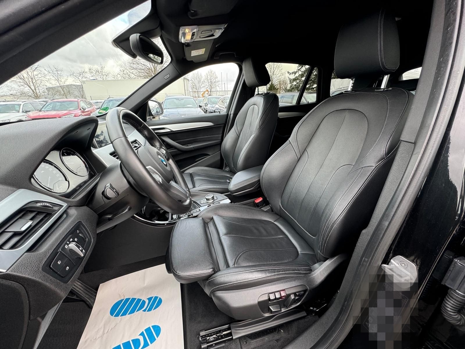 BMW X1  xDrive 20d M-SportPaket Leder Navi AHK PDC foto 8