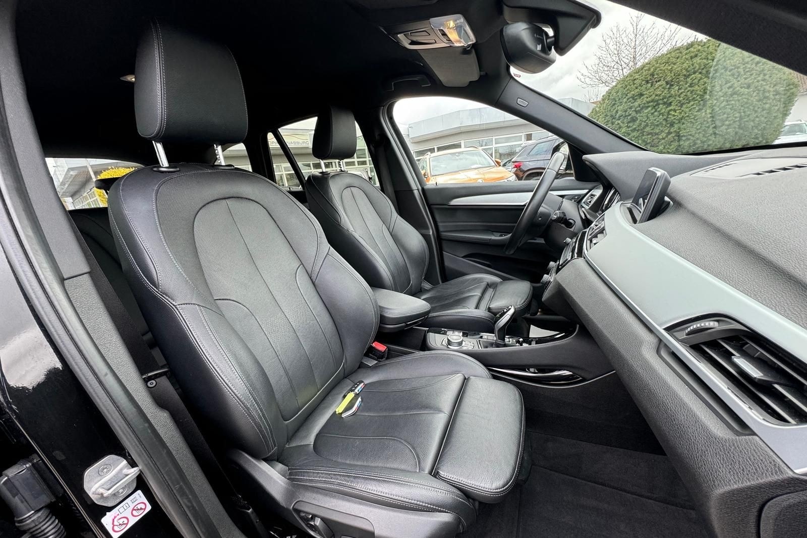 BMW X1  xDrive 20d M-SportPaket Leder Navi AHK PDC foto 9