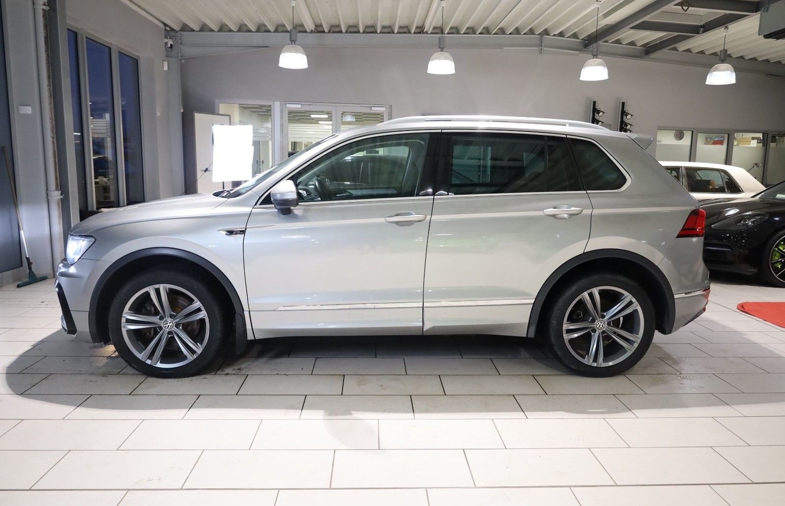 Volkswagen Tiguan R-LINE 4Motion foto 2