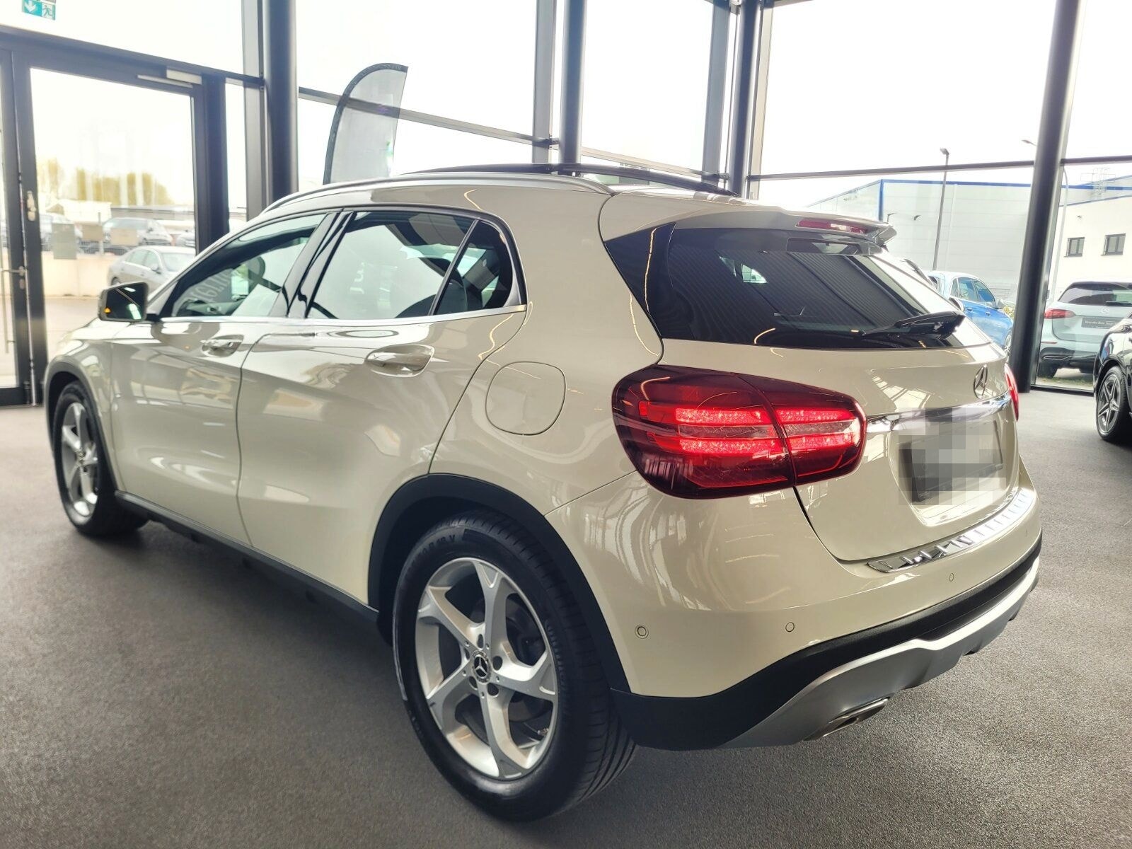 Mercedes-Benz GLA 250 4M URBAN TWA NAVI PANO LED RFK SPIEGEL.P foto 3