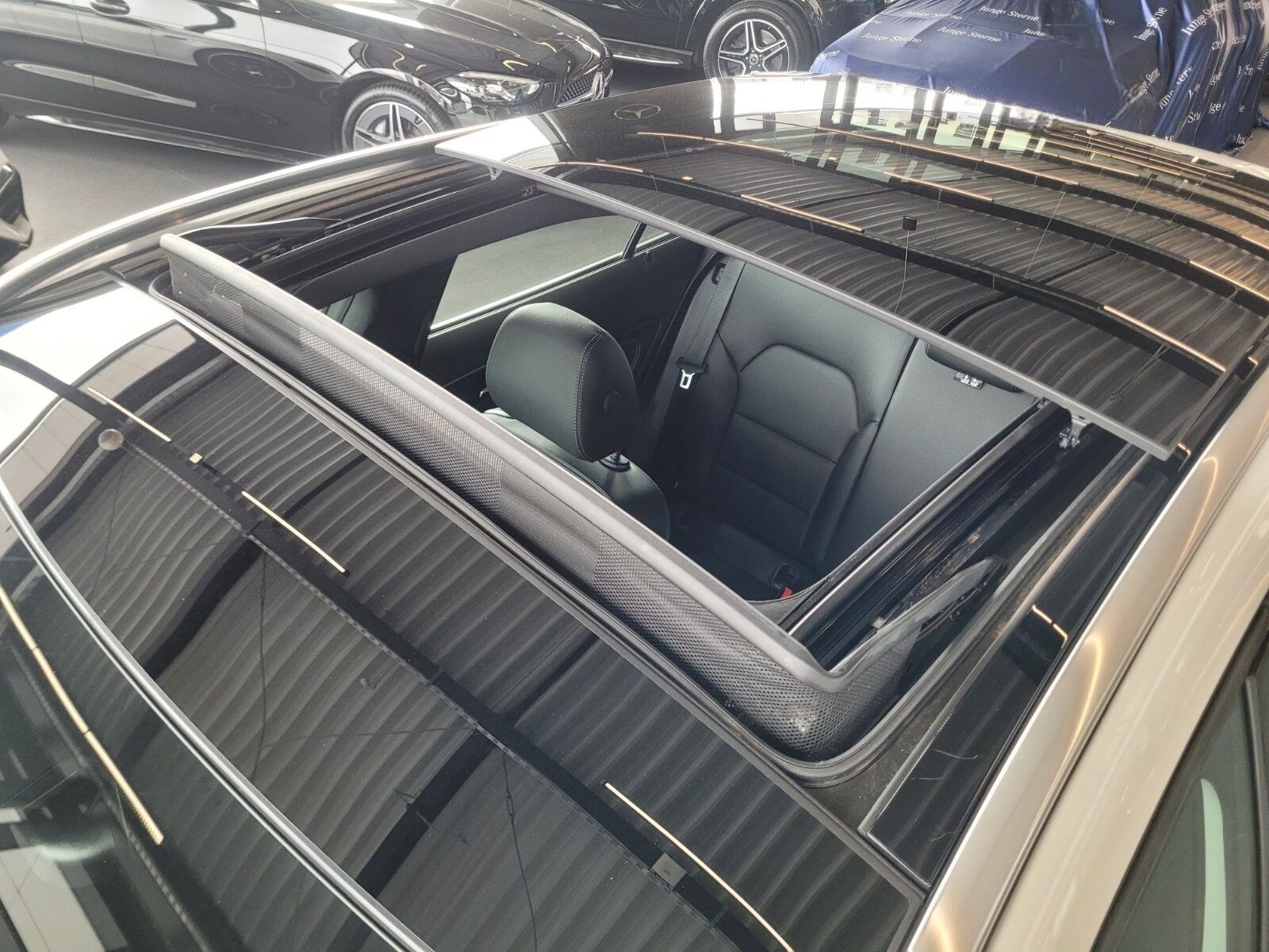 Mercedes-Benz GLA 250 4M URBAN TWA NAVI PANO LED RFK SPIEGEL.P foto 9