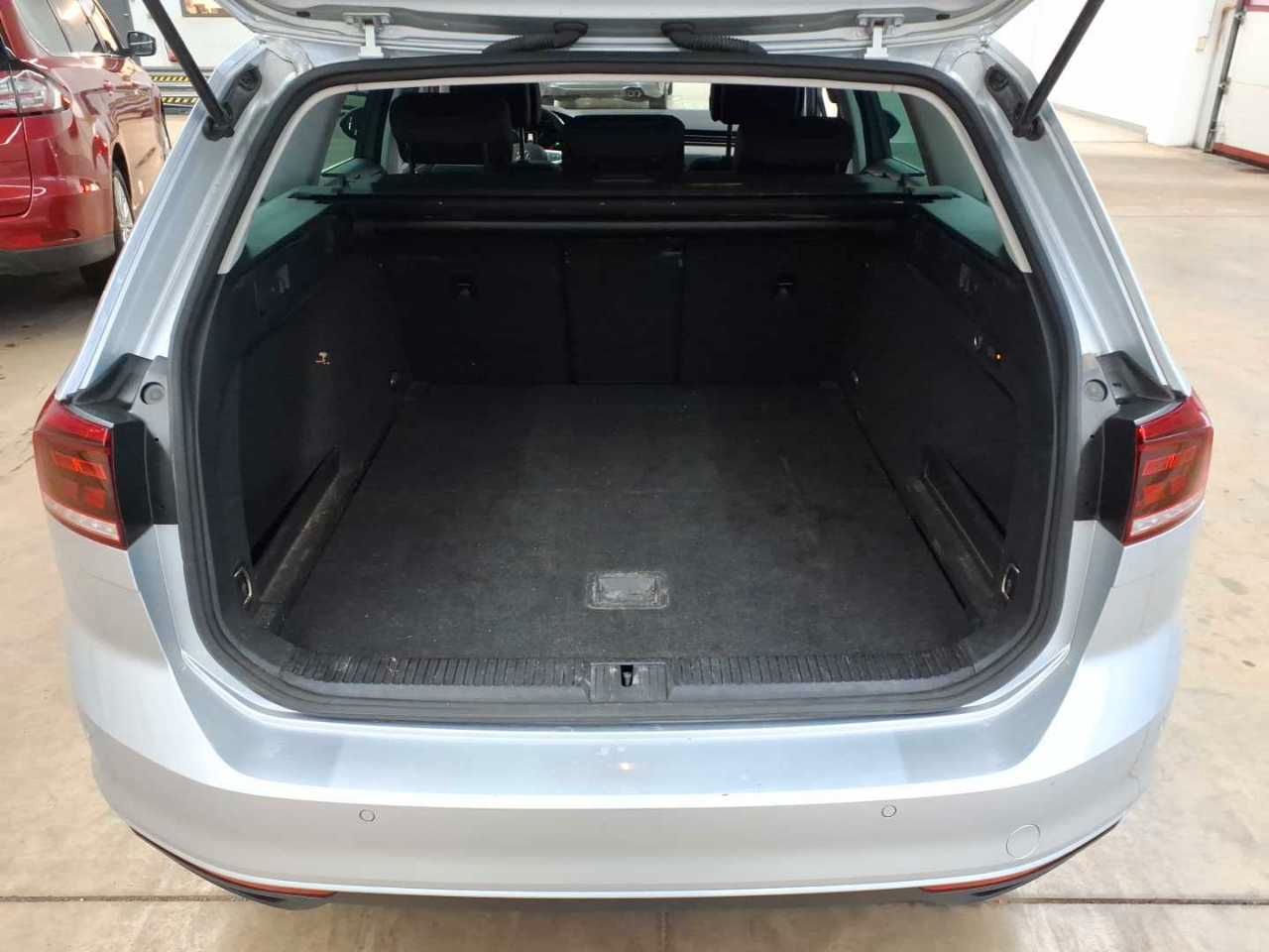 Volkswagen Passat Variant 2.0 TDI AHK HUD NAV LED foto 9