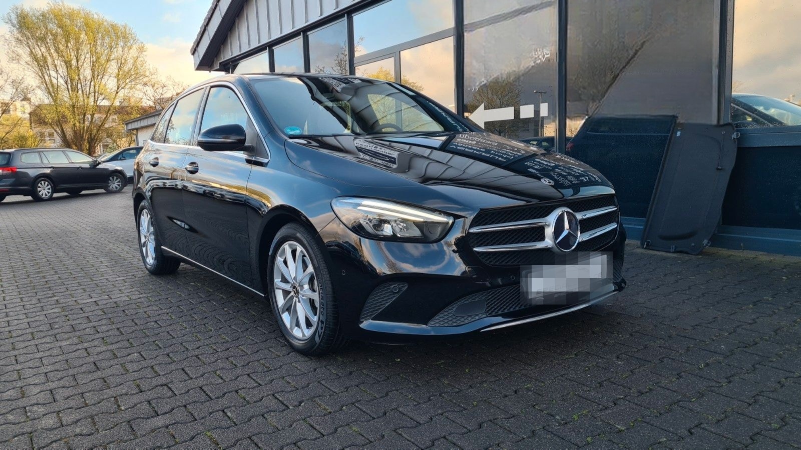 Mercedes-Benz B 200d 8G DCT - ASSISTS - LED - AHK - WIDE - foto 1