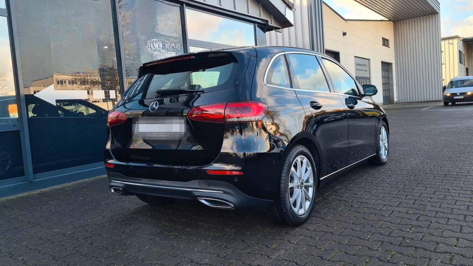 Mercedes-Benz B 200d 8G DCT - ASSISTS - LED - AHK - WIDE - foto 8