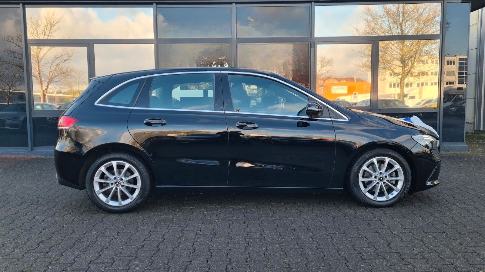 Mercedes-Benz B 200d 8G DCT - ASSISTS - LED - AHK - WIDE - foto 9