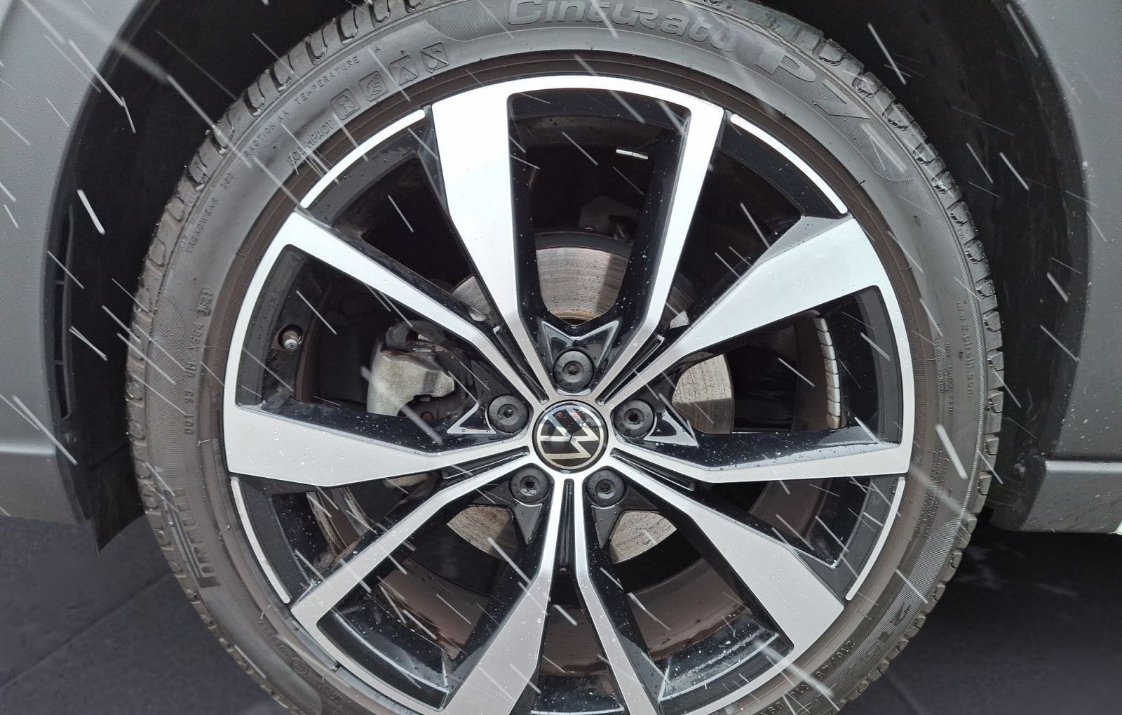 Volkswagen Taigo R-Line 1,5 TSI OPF DSG foto 12