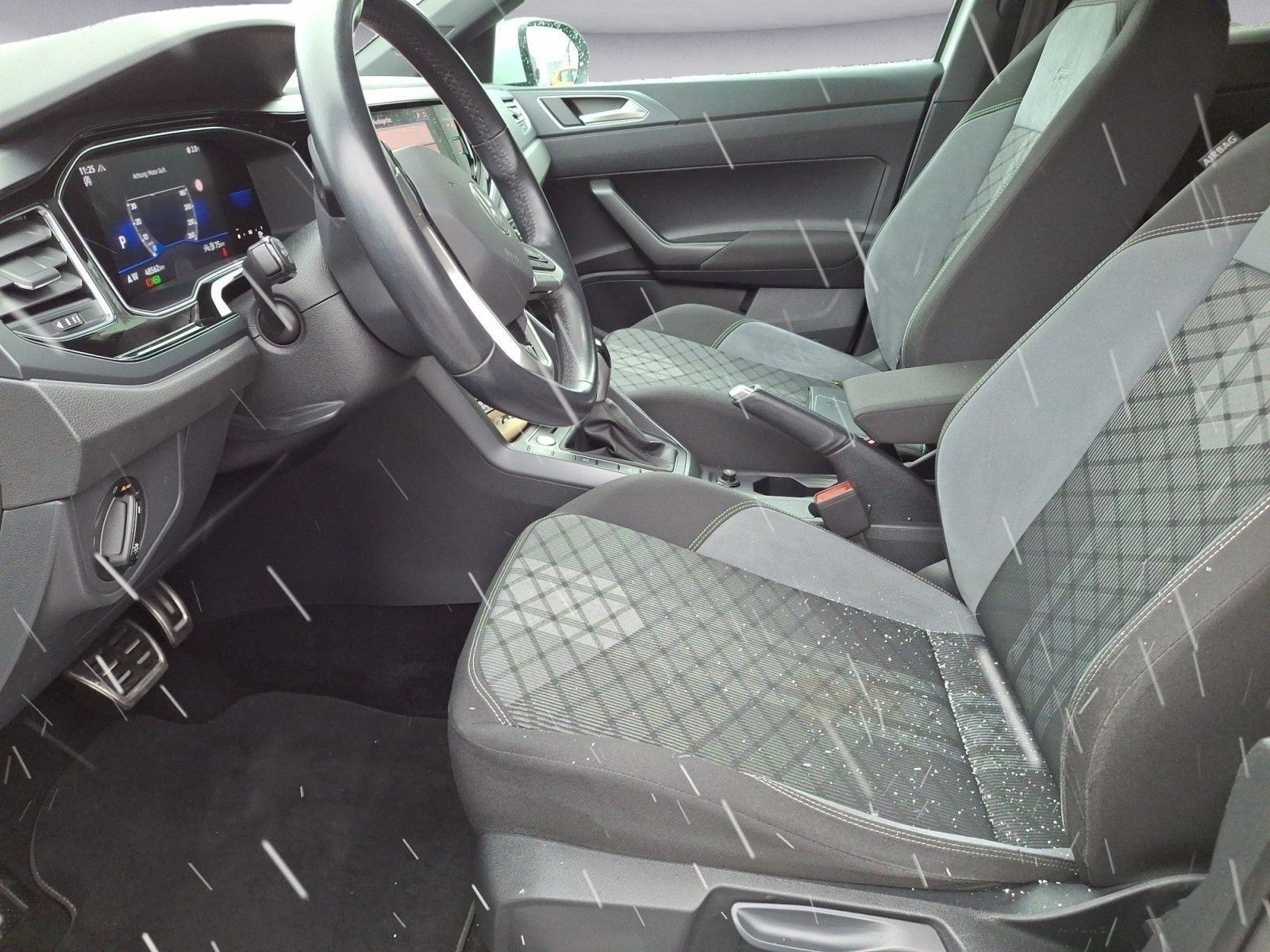 Volkswagen Taigo R-Line 1,5 TSI OPF DSG foto 8