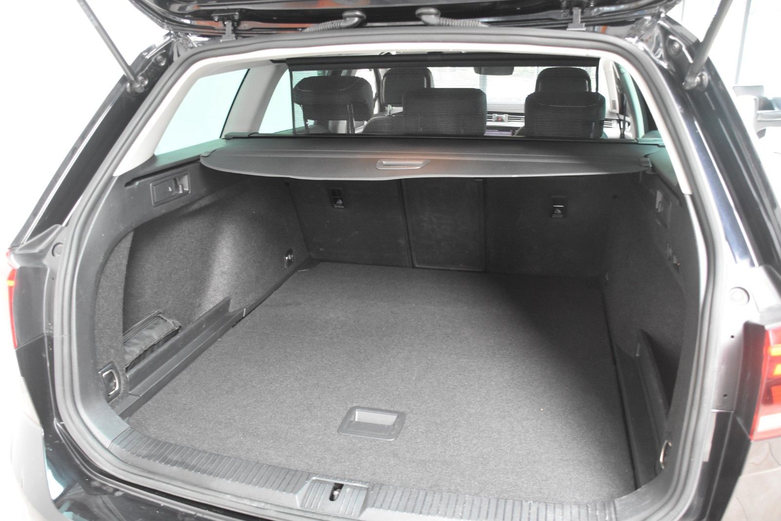 Volkswagen Passat Business DSG LED Navi Kam Leder ACC AHK foto 6