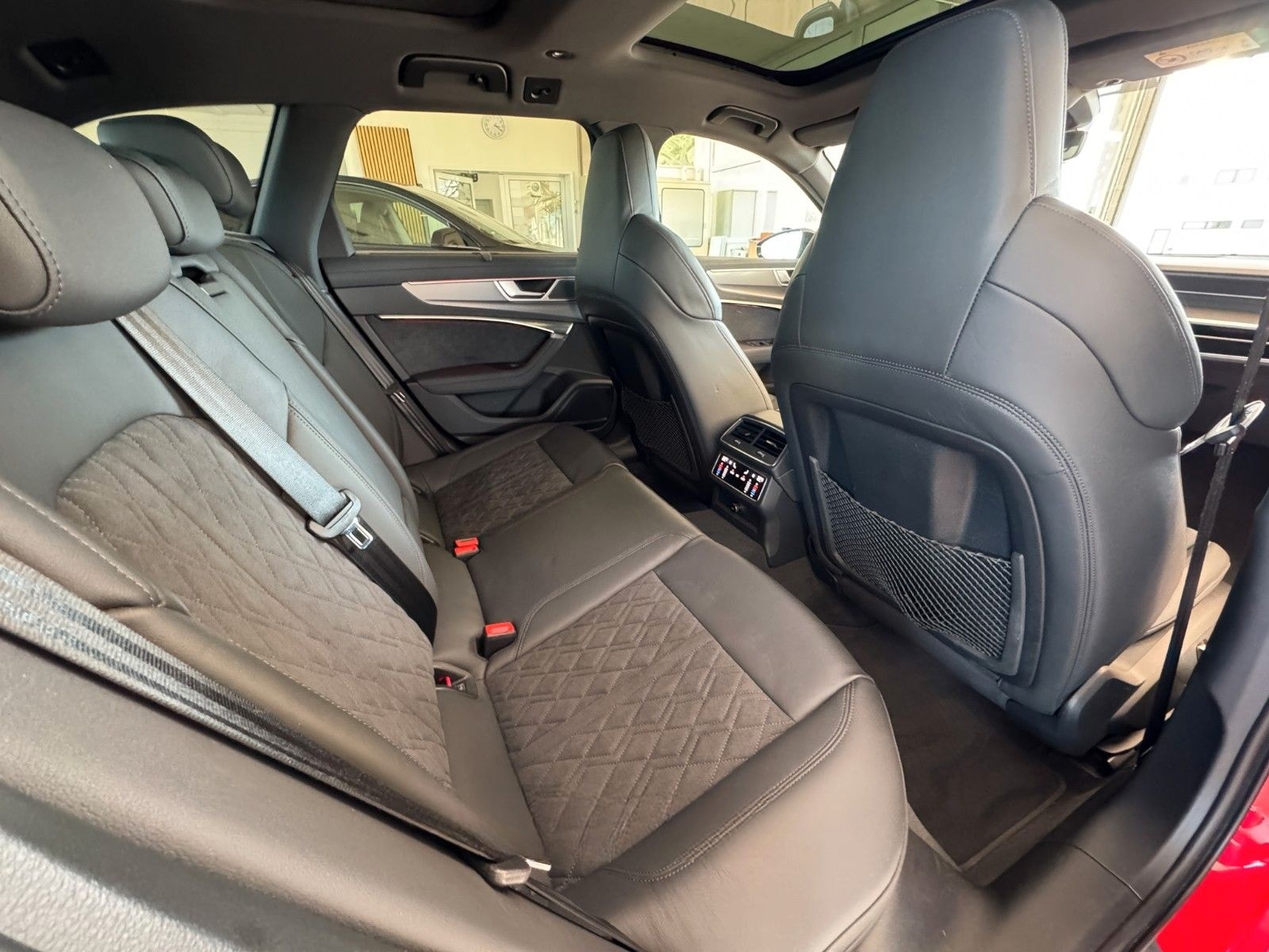 Audi RS6Avant4.0TFSI quattro/PANO/AHK/B&O/MwstVAT foto 23