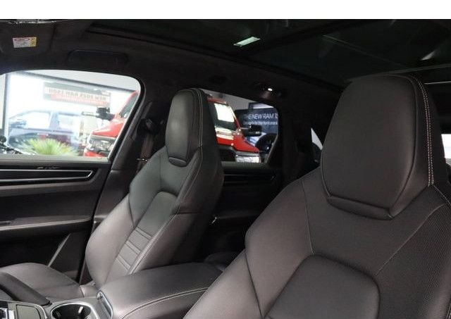 Porsche Cayenne GTS InnoDrive Head-Up Standh. Panorama foto 22