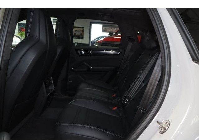 Porsche Cayenne GTS InnoDrive Head-Up Standh. Panorama foto 23