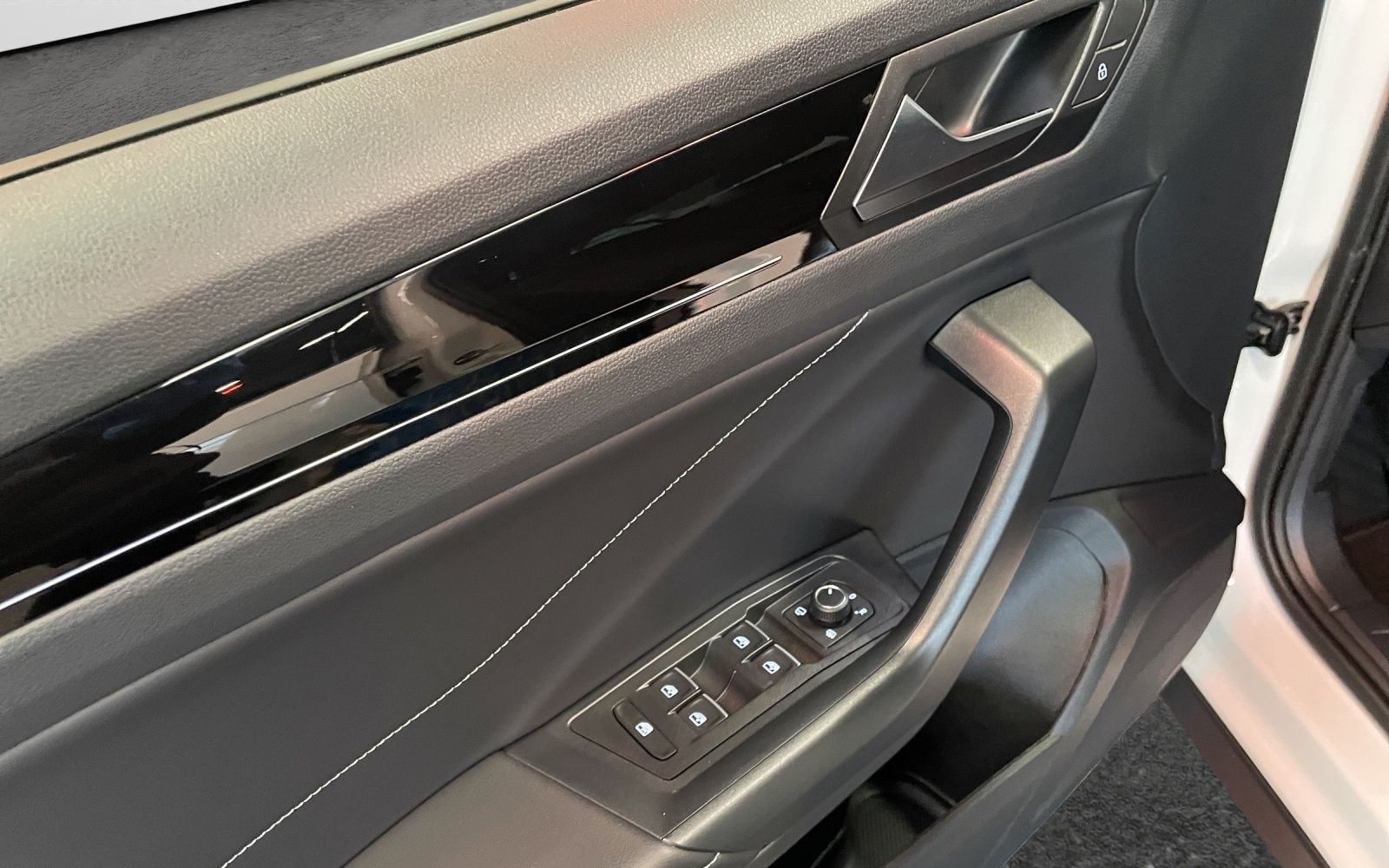 Volkswagen T-Roc 2.0 TDI DSG Black Style Style  AHK Navi LE foto 7