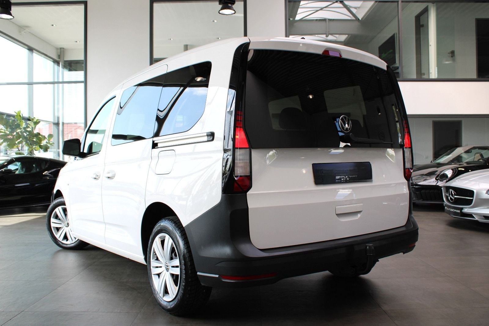 Volkswagen CADDY 2.0 TDI DSG 1.HAND/AHK/NAVI/8-FACH! foto 16