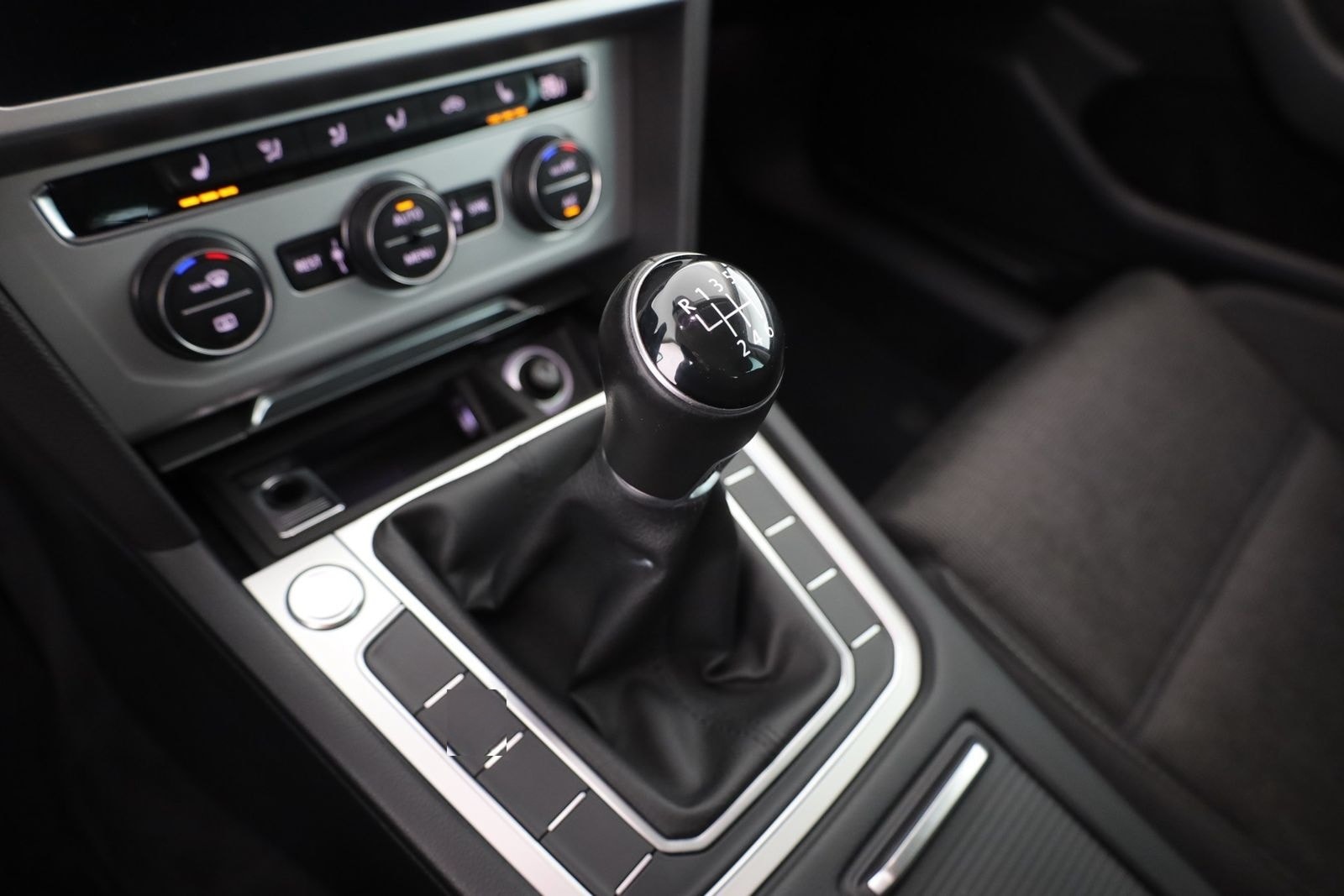 Volkswagen Passat Variant 1.5 TSI Comfortline Navi ACC PDC foto 13