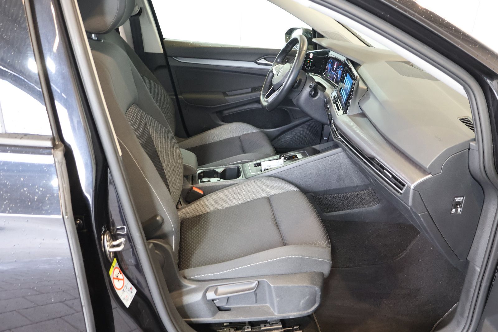 Volkswagen Golf VIII 2.0 TDI Active AID+ACC+LED+KAM+17"+AHK foto 15