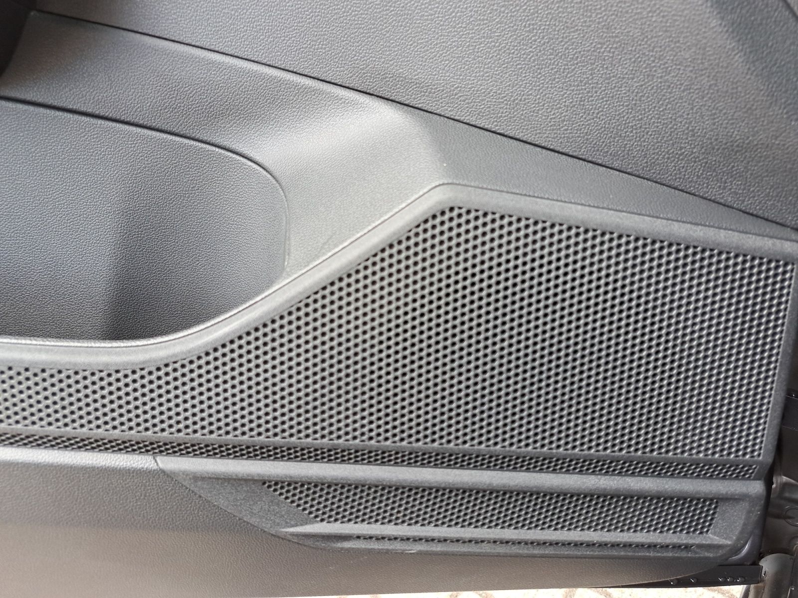 Volkswagen T-Cross Life 1.0 TSI APP DAB TEL PDC SHZ foto 24