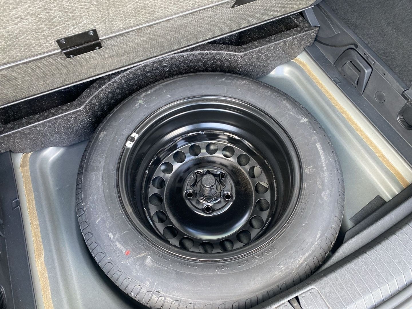 Volkswagen Touran Highline 1.4 TSI DSG Massage Navi SHZ ACC foto 19