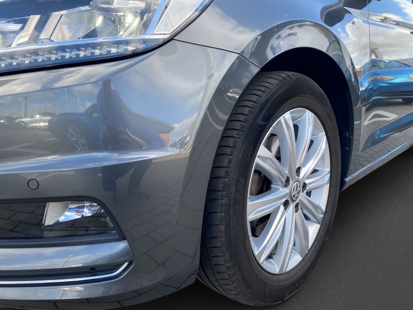 Volkswagen Touran Highline 1.4 TSI DSG Massage Navi SHZ ACC foto 4