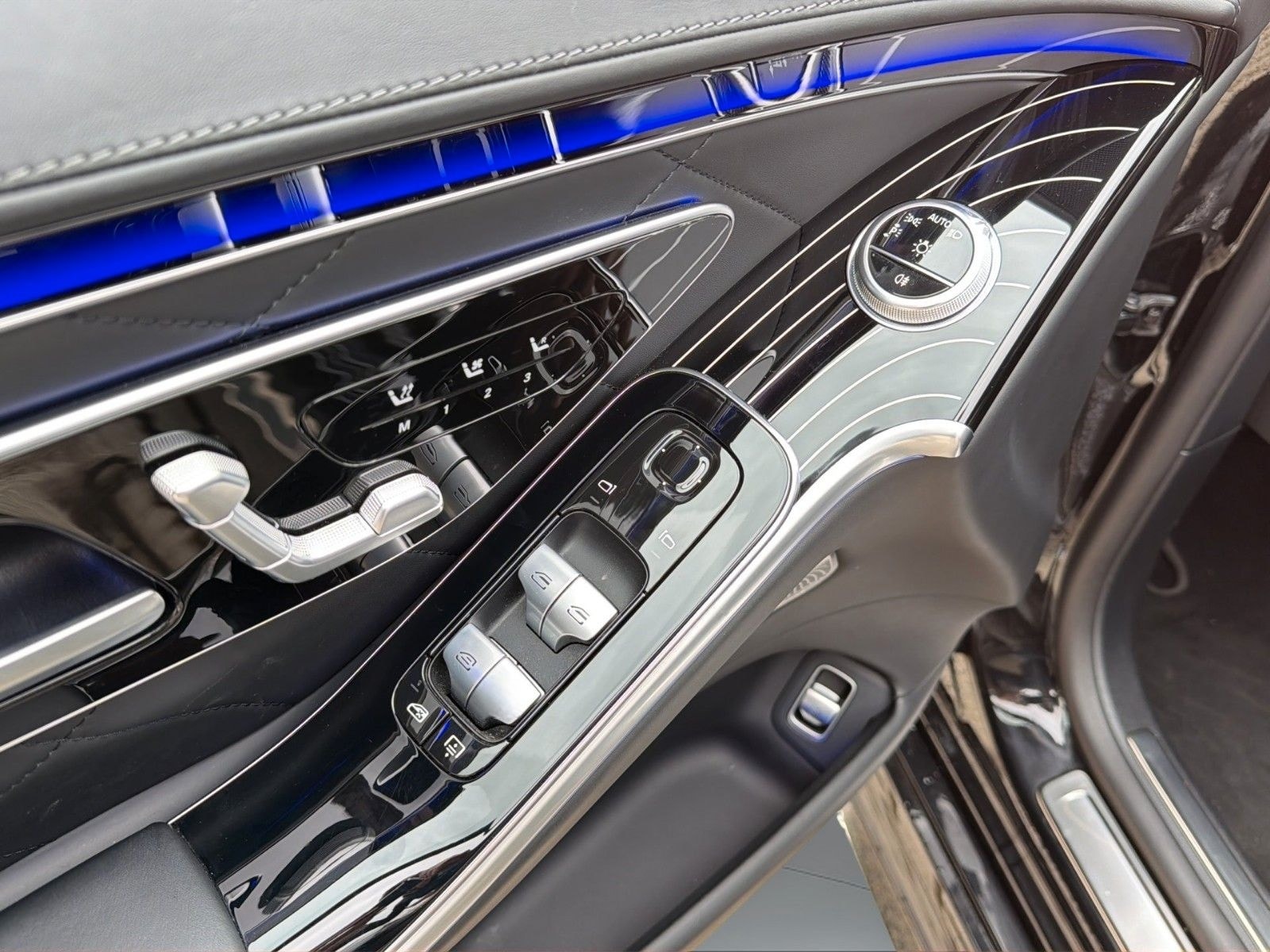 Mercedes-Benz 4Matic AMG Head-UP Burmester PANO Memory foto 8