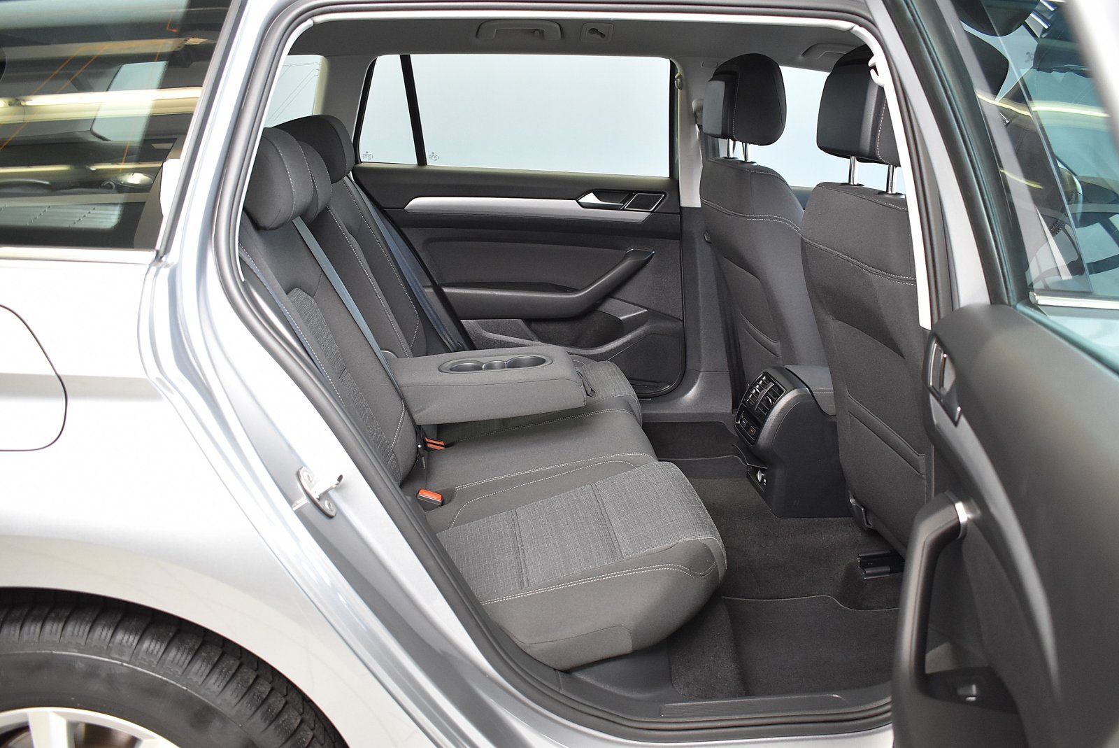 Volkswagen Passat Variant 2.0TDI Business DSG*AHK*LED*ACC foto 18