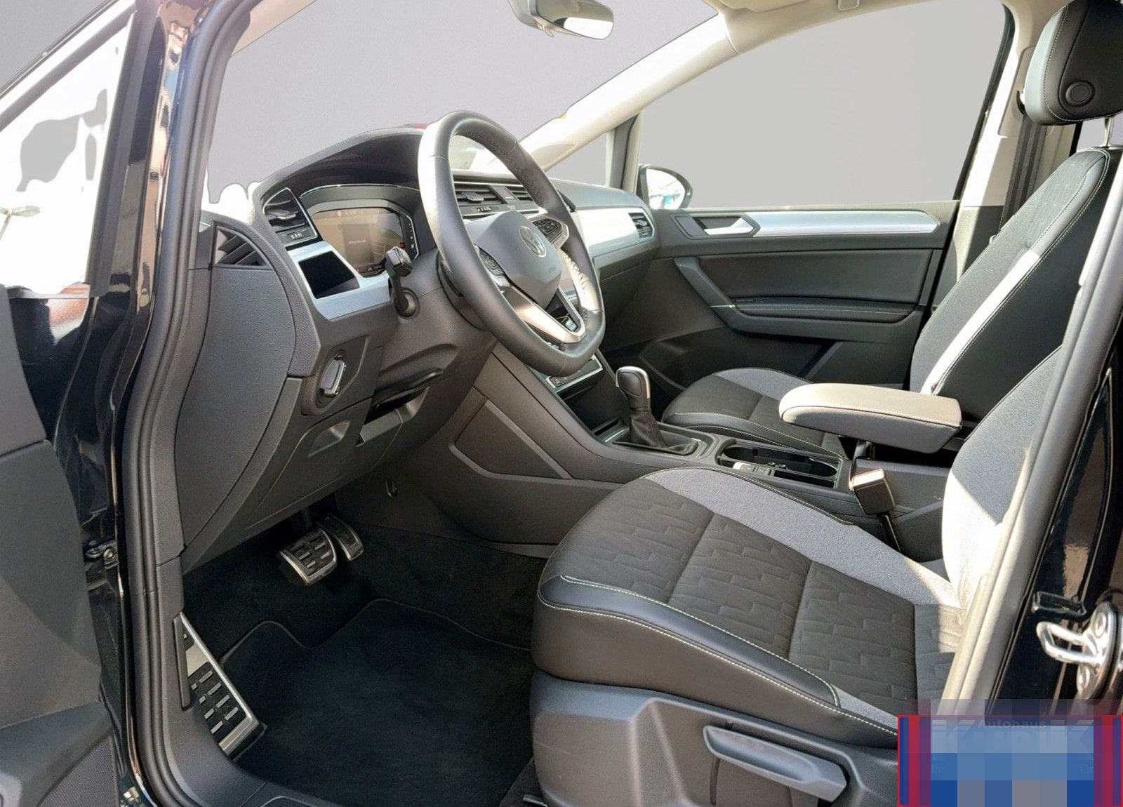 Volkswagen Touran 1.5 TSI R-Line DSG+IQ.Light+AssistPaket+ foto 5