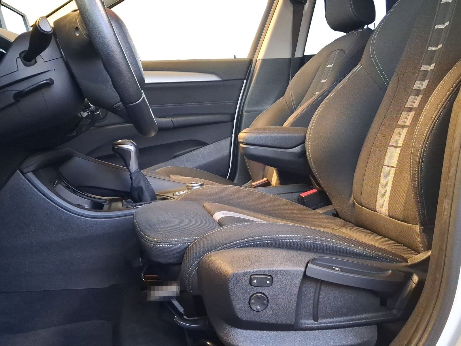 BMW X1 sDrive18i LED ParkAs SHZ RFK foto 7