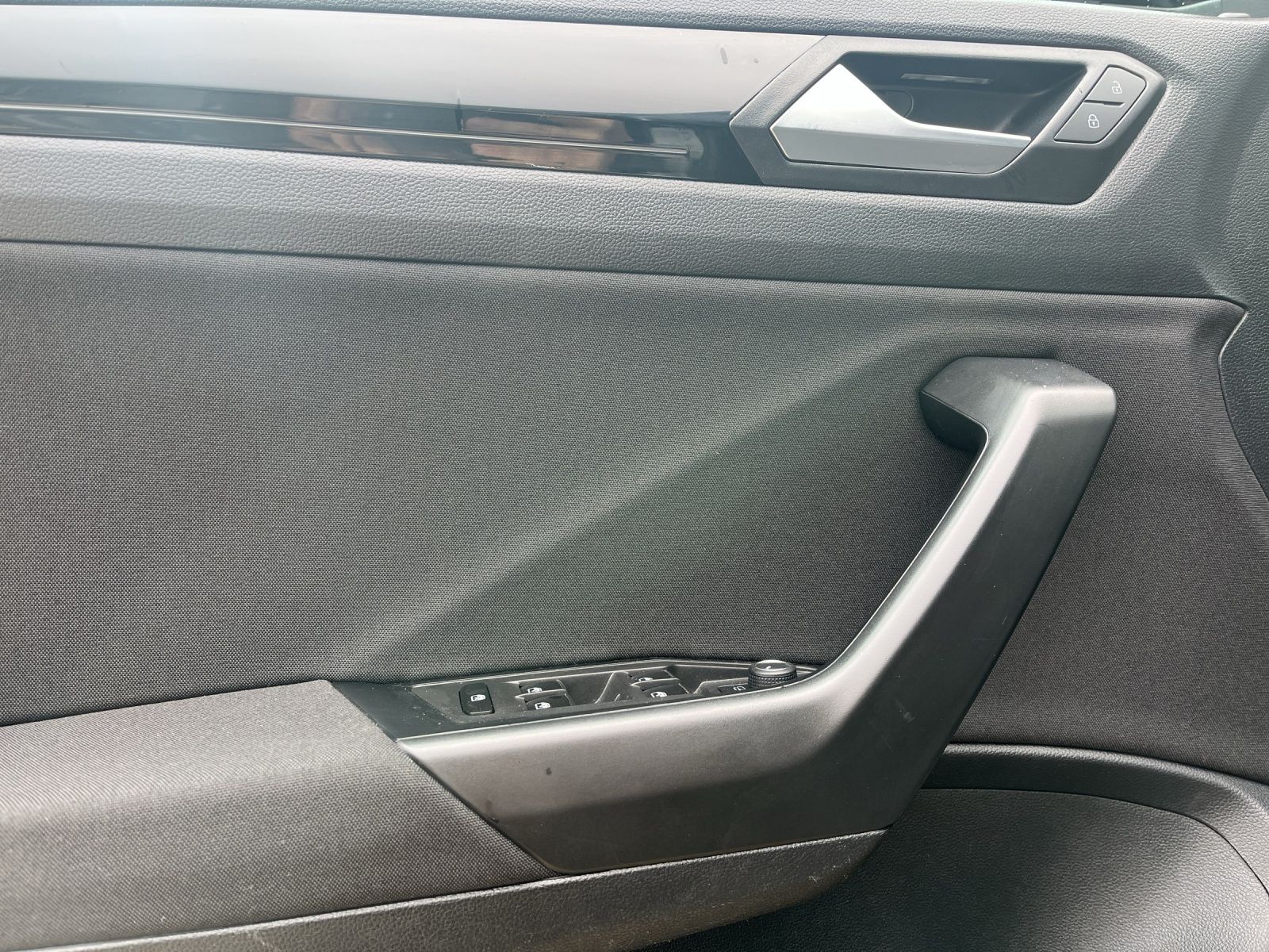 Volkswagen T-Roc 1.5 TSI Sport  Panodach Standheiz Navi LED foto 7