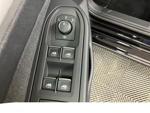 Volkswagen Golf VIII 1.5 TSI LED NAV SHZ DAB PDCvo&hi Life foto 10