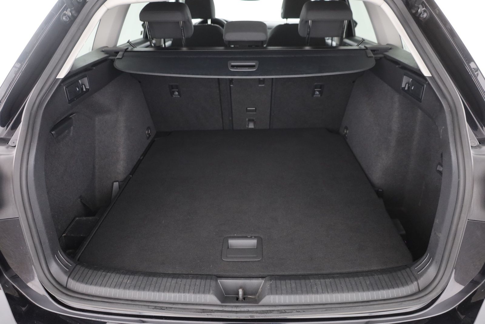 Volkswagen Golf VIII Variant 2.0 TDI Life LED Navi ACC AHK foto 25