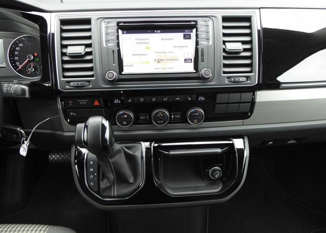 Volkswagen T6 Multivan Comfortline 2.0 TDI "70 Jahre Bulli" foto 8