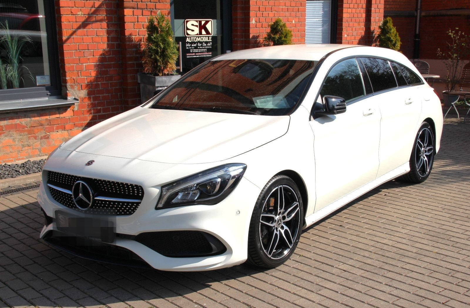 Mercedes-Benz CLA 220 Shooting Brake AMG-Line 4Matic foto 1