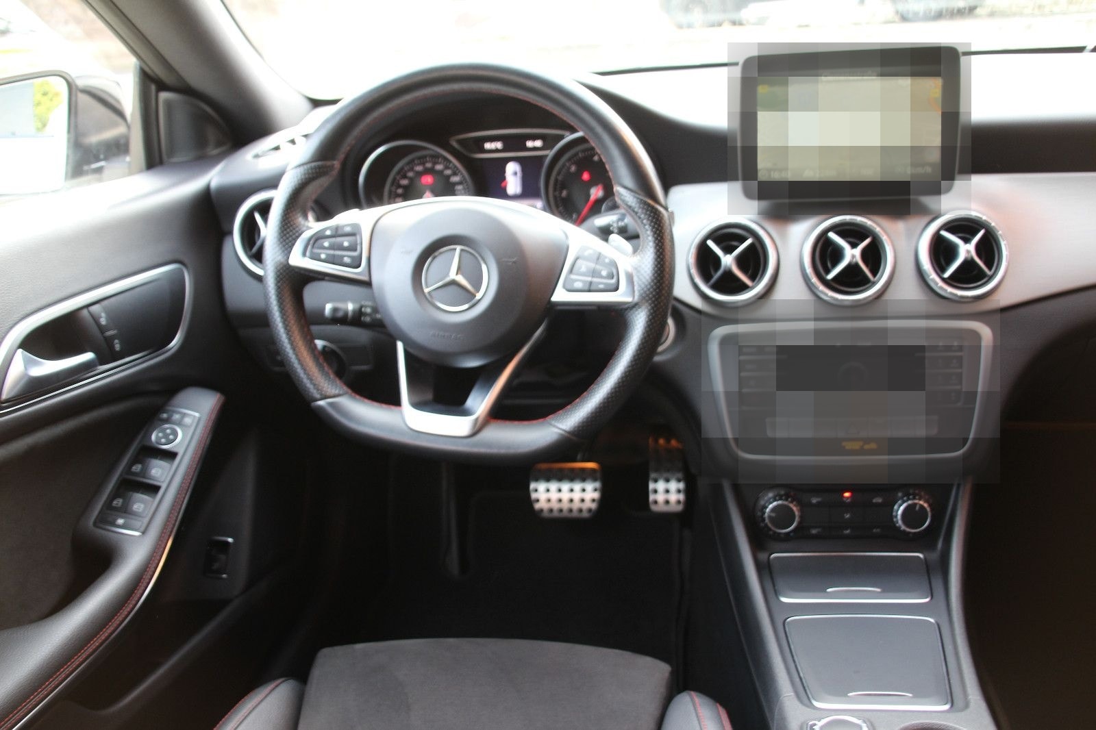 Mercedes-Benz CLA 220 Shooting Brake AMG-Line 4Matic foto 12