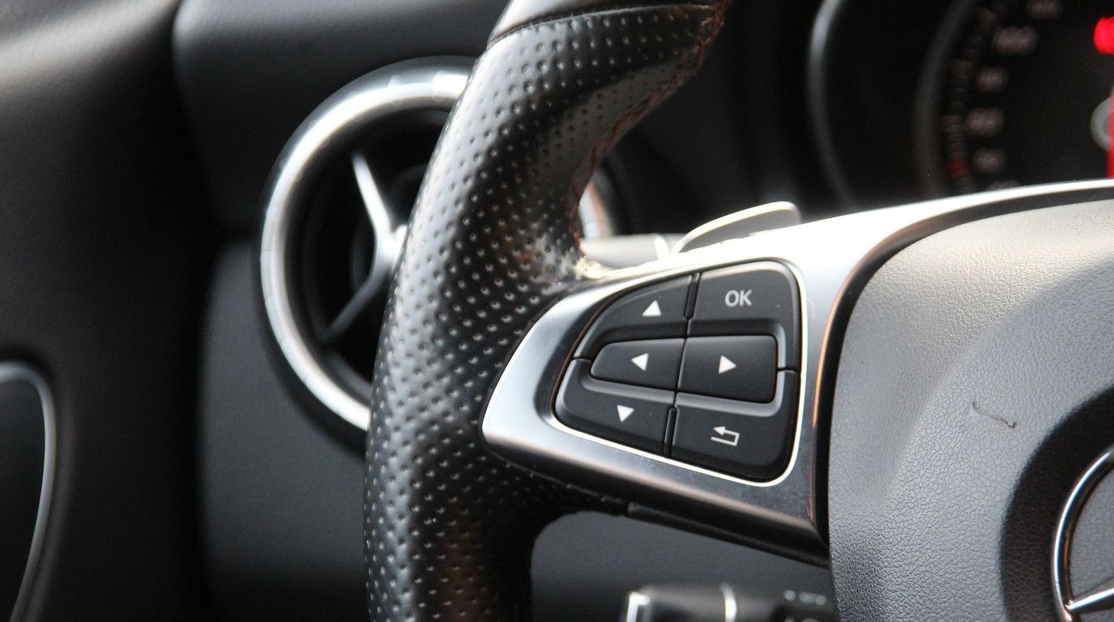 Mercedes-Benz CLA 220 Shooting Brake AMG-Line 4Matic foto 14