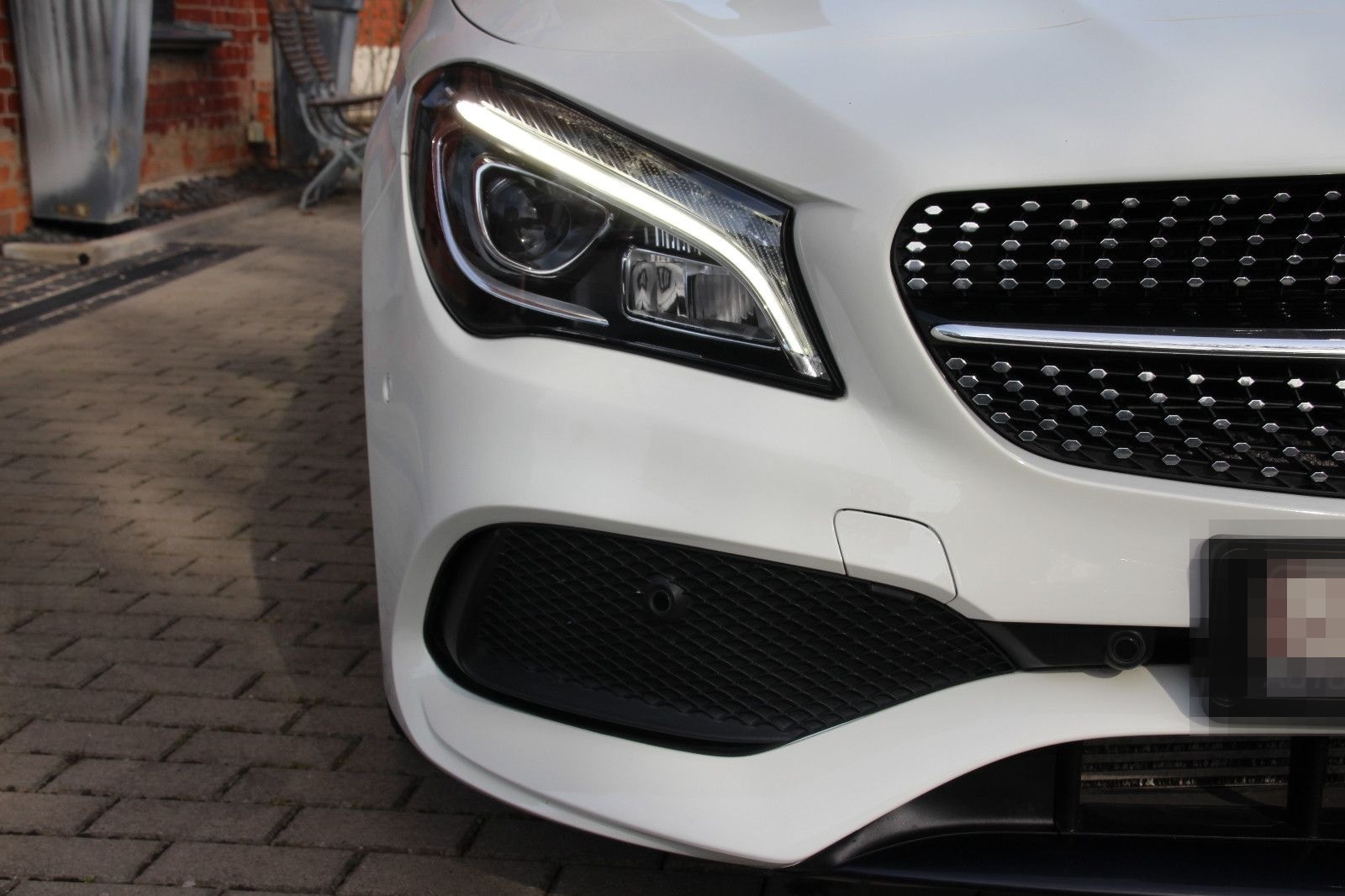 Mercedes-Benz CLA 220 Shooting Brake AMG-Line 4Matic foto 4