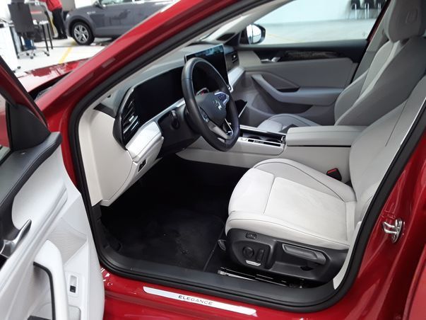 Volkswagen Passat Variant ELEGANCE 2.0TDI 150PS DSG ACC.5J- foto 6