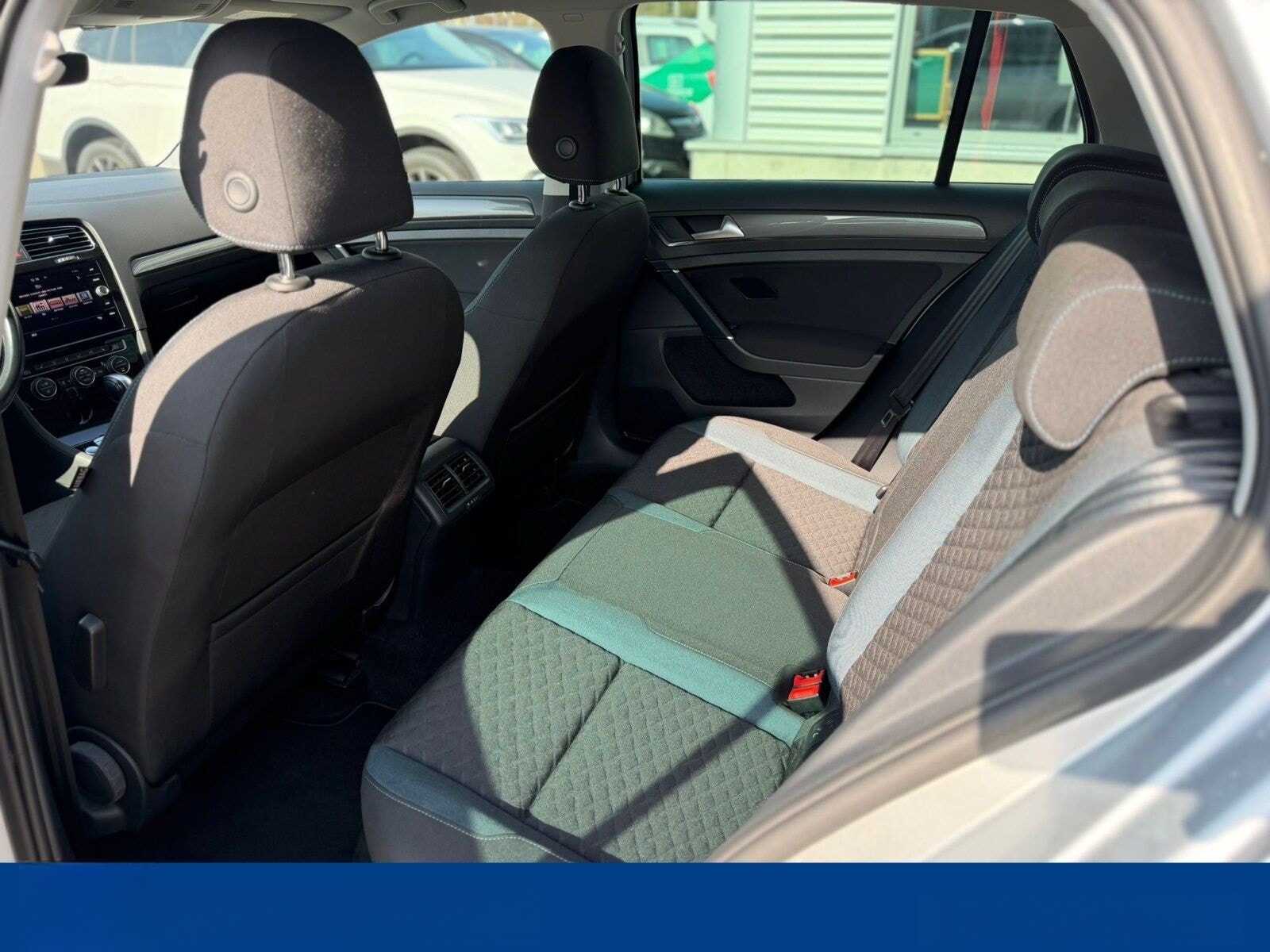 Volkswagen Golf 2.0 TDI SCR DSG IQ.DRIVE ACC+NAVI+PDC*SITZH foto 18