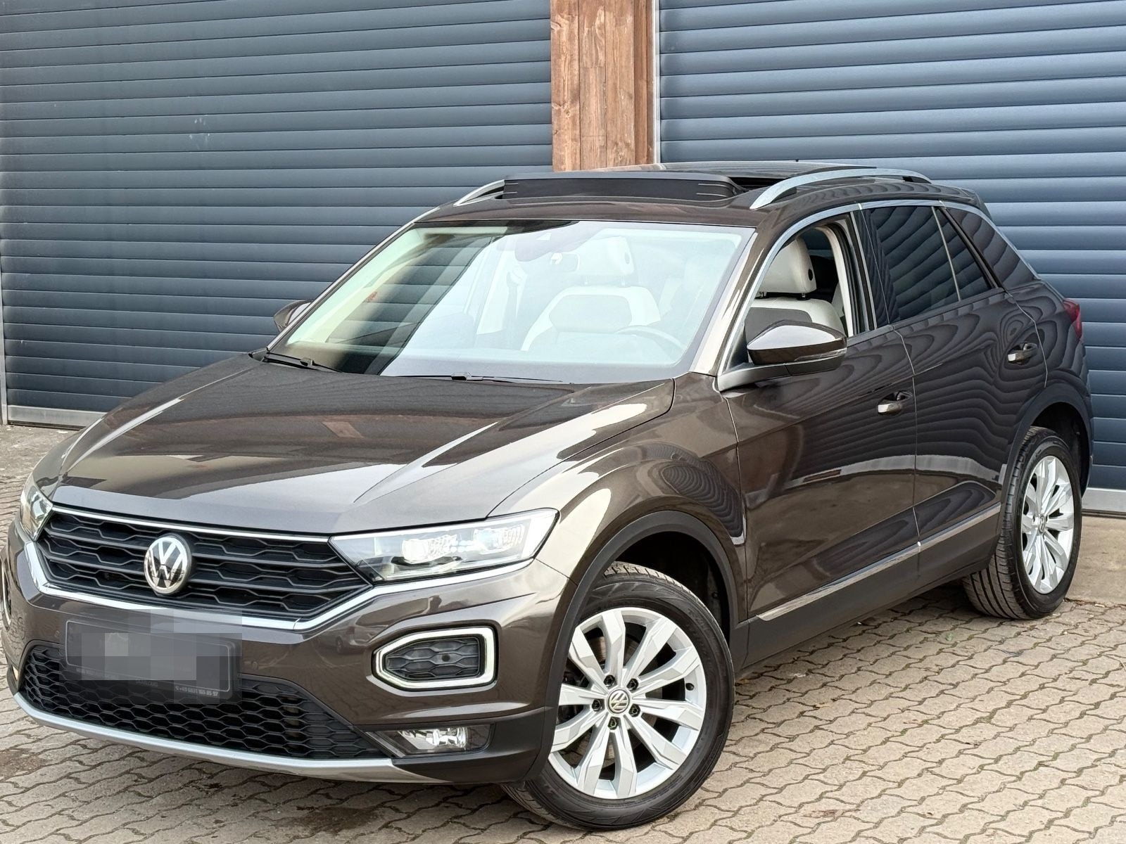 Volkswagen T-Roc Sport 4Motion/DSG/VirtC/AHK/Pano/190PS/ACC foto 1
