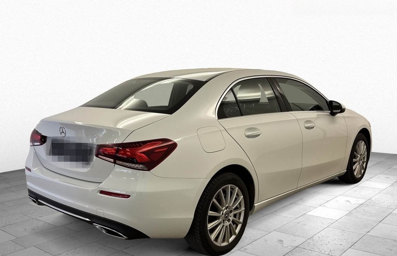 Mercedes-Benz A 250 e Lim. Progressive ACC BLIS HuD Key LED La foto 4