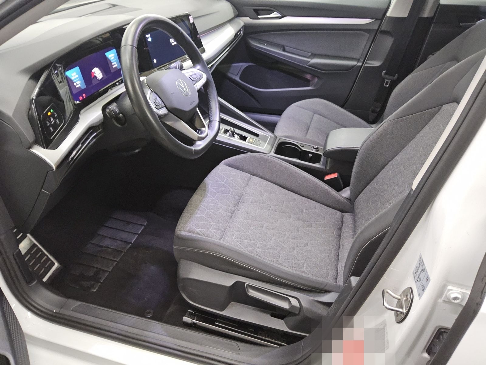 Volkswagen Golf-8 2.0 TDI Move Navi LED+ DC-Pro Pano HuD foto 9