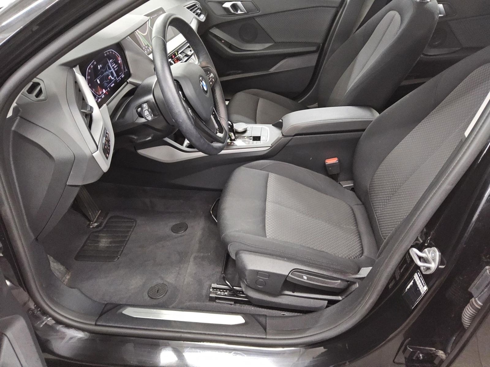 BMW 118dA Advantage Navi LED LC-Pro ACC Shz foto 9