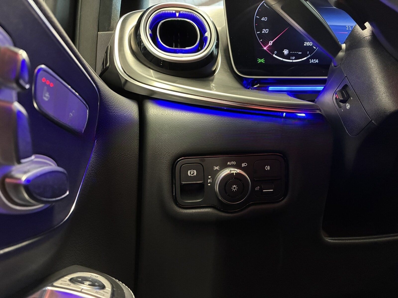 Mercedes-Benz V 300 d 4M*EXCLUSIVE*AMG*AIRMATIC*PANO*7-SITZER foto 13