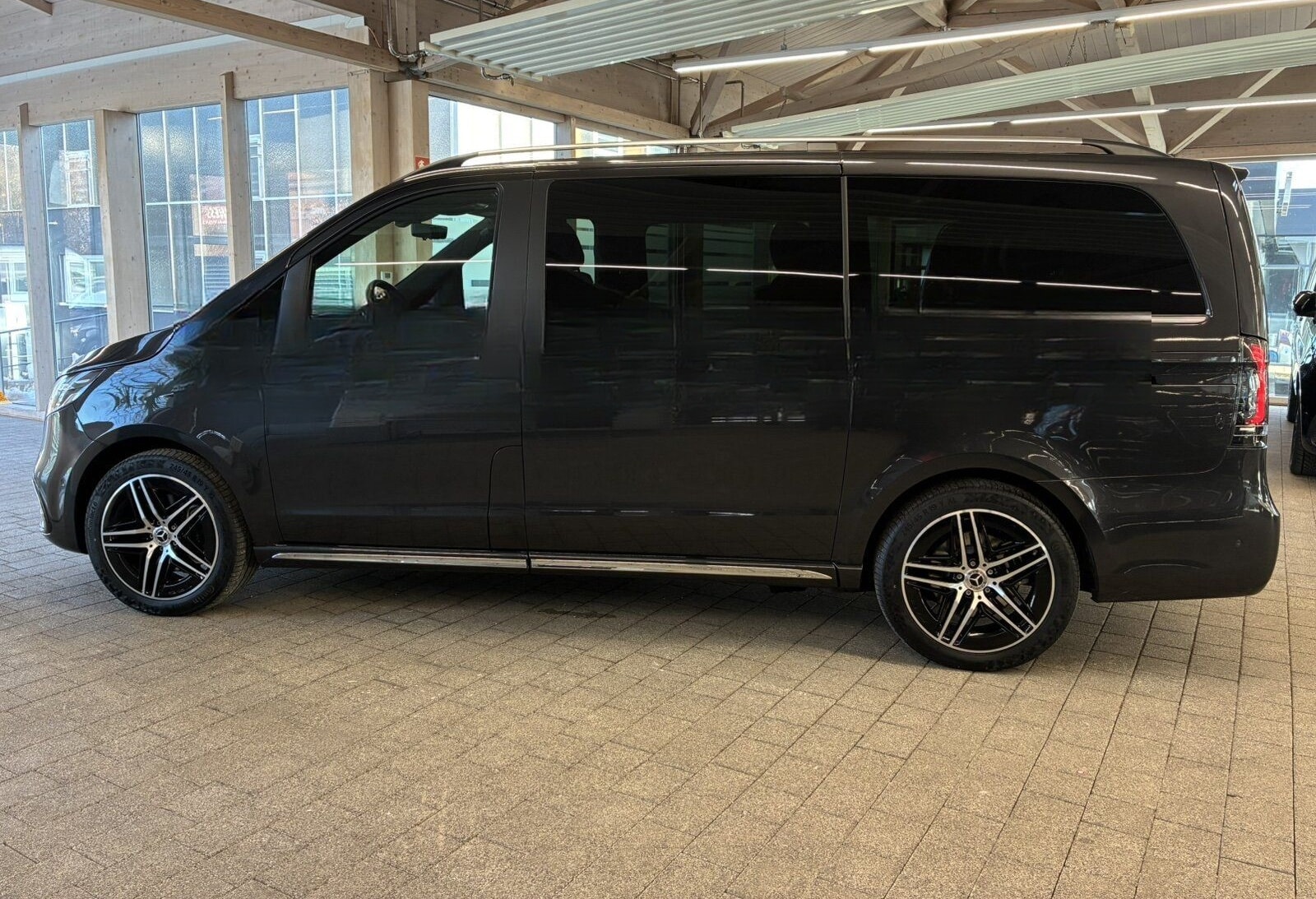 Mercedes-Benz V 300 d 4M*EXCLUSIVE*AMG*AIRMATIC*PANO*7-SITZER foto 5